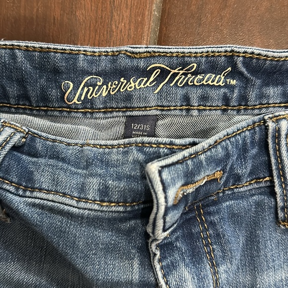 Universal Threads Mid-Rise Jegging - Picture 2 of 4